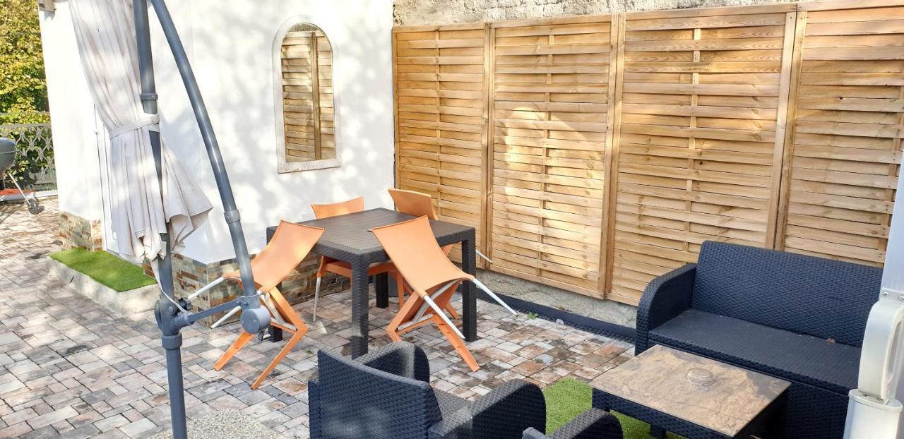 2 Bedrooms House With Enclosed Garden And Wifi At Slezska Ostrava Kültér fotó