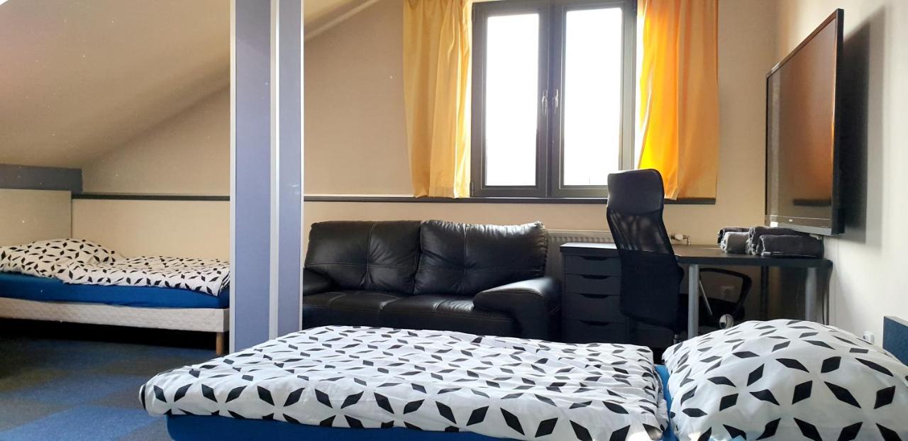 2 Bedrooms House With Enclosed Garden And Wifi At Slezska Ostrava Kültér fotó